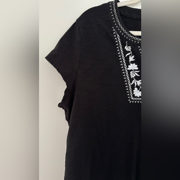 Talbots Women's Size 2XL Top‎ Flower Embroidery Cap Sleeves Summer Staple V-Neck - Picture 4 of 7